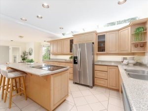 Ensuite bathroom of 3965 Braemar Place, Upper Lonsdale North Vancouver home listed by Parham Baghaie, Cheng Parham Realty Group.