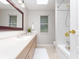 Deck space of 3965 Braemar Place, Upper Lonsdale North Vancouver home listed by Parham Baghaie, Cheng Parham Realty Group.